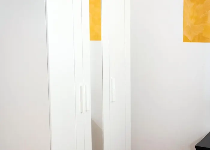 Stylish With Free Parking Apartment *