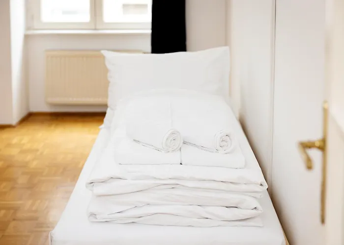 Stylish With Free Parking Apartment *