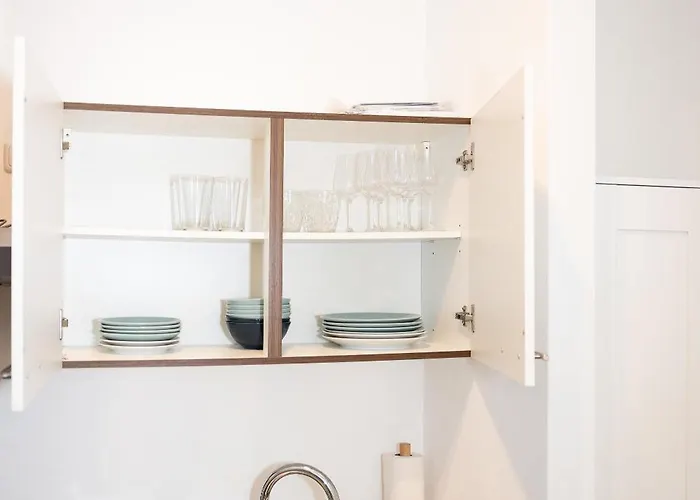 Stylish With Free Parking Apartment
