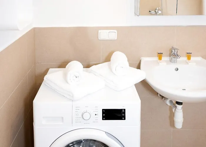 Stylish With Free Parking Apartment