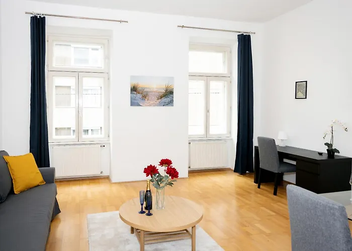 Stylish With Free Parking Apartment