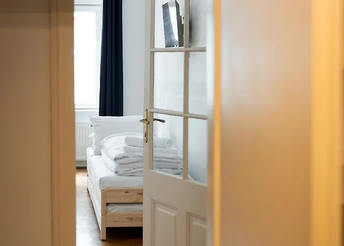 Stylish With Free Parking Apartment